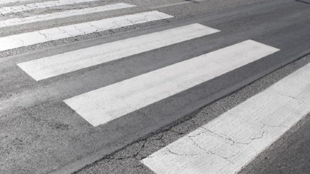 A Pieve di Soligo una mamma &egrave; in coma: ha fatto da scudo ai suoi 2 bambini per salvarli da un'auto che li ha investiti