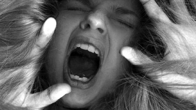 La rabbia e il senso di prigionia: due sintomi del DDPM