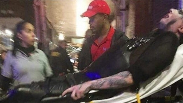 Marilyn Manson viene portato via in barella dopo l'incidente