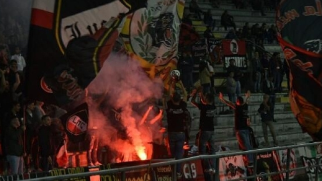 Nella foto: i tifosi della Lucchese