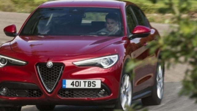 Alfa Romeo Stelvio fotografata da iNews