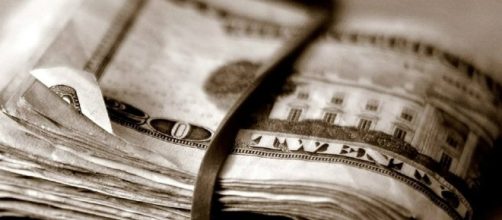 5 reasons you should have a side hustle. Image courtesy[Phidas/Pixabay]