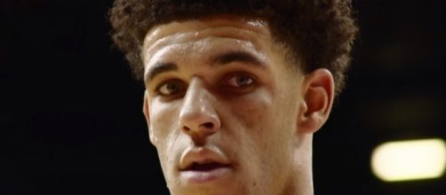 Lonzo Ball had a hard time while being defended by Patrick Beverley. (Image Credit: NBA/YouTube)