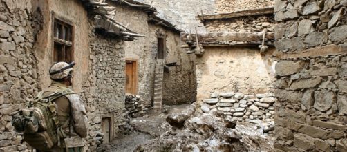 US soldier on patrol. Photo wikilmages-pixabay.com