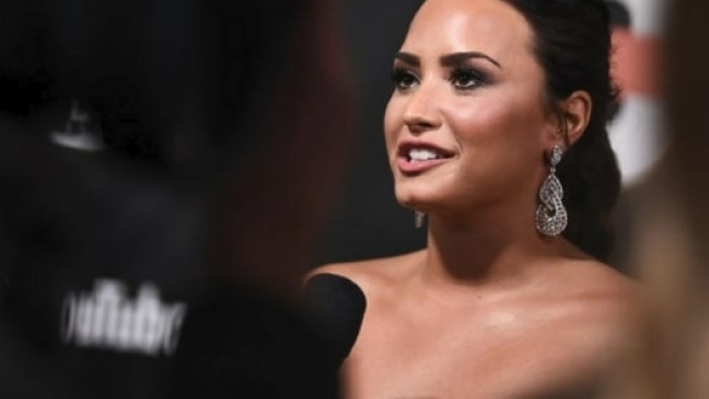 Demi Lovato si confessa a "Simply Complicated"