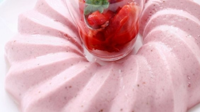 Ecco un'anello di barese alla frutta rossa