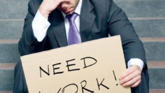 Nell'immagine un disoccupato che rappresenta l'attuale situazione lavorativa in Italia.