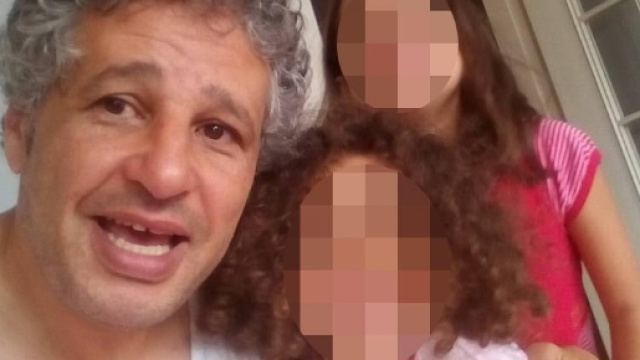 Pap&agrave; d&agrave; fuoco alla casa e si suicida: tutti morti, lui e i quattro figlioletti. Foto: Facebook.