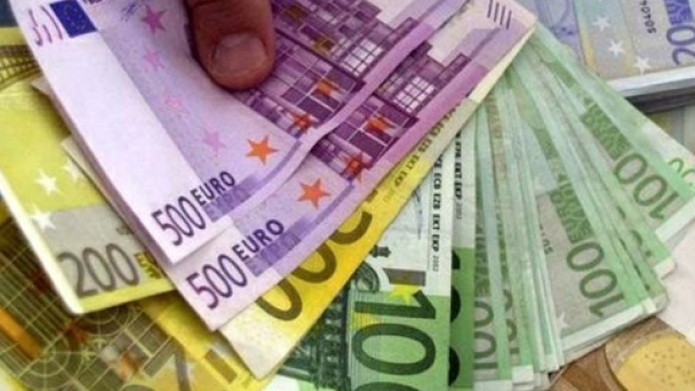 Vince 5 milioni, non dice nulla alla fidanzata e scappa via - foto padovaoggi.it