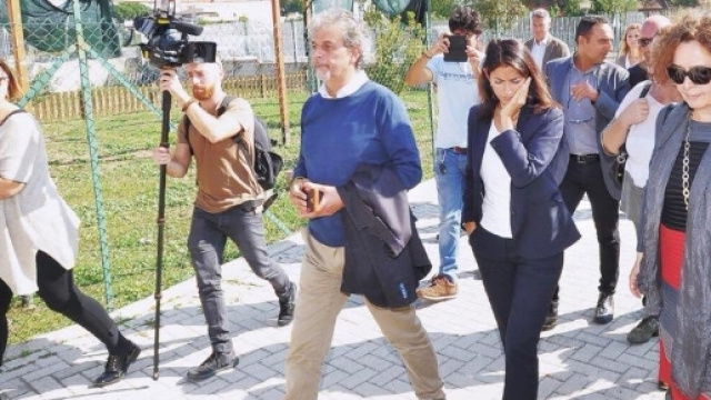 Virginia Raggi oggi, con alcuni collaboratori.