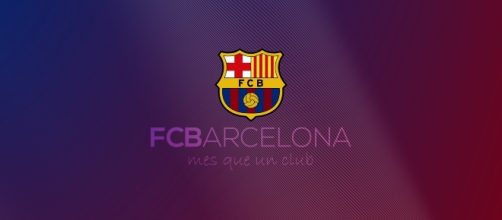 El escudo del f&uacute;tbol club Barcelona y la vidriera de la catedral