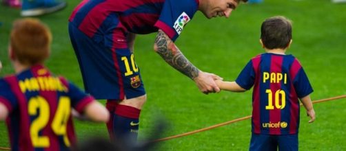 Mateo canta en catalan y Piqu&eacute; se pronunci&oacute; contra el adoctrinamiento - mundodeportivo.com