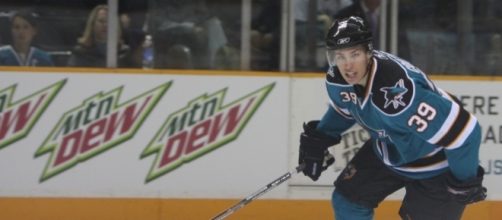 NHL 3rd Star Couture bites Rangers. [Image credit: SJ Sharks Teal And White Game/Wikimedia Commons]