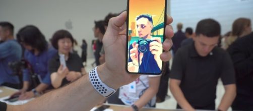 The feature is available thanks to Apple's new TrueDepth camera. [Image via 9to5Mac/YouTube screencap]