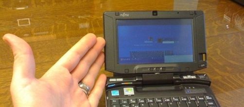 Very small and light (580g) convertible tablet pc - (Image credit &ndash; Wesley Fryer &ndash; Wikimedia Commons)