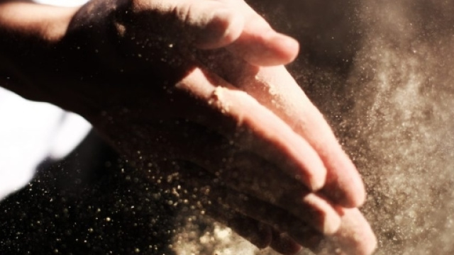 Disturbo ossessivo-compulsivo: lavarsi le mani continuamente &egrave; uno dei sintomi.