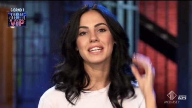 Gossip GF Vip: messaggio d'amore per Giulia. Veronica ha un fidanzato famoso?