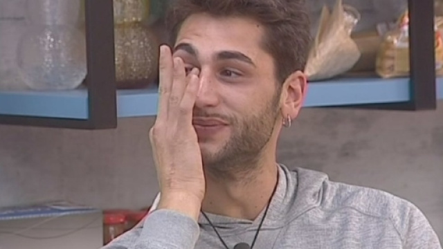 Grande Fratello Vip, Jeremias ha un segreto che non pu&ograve; rivelare.