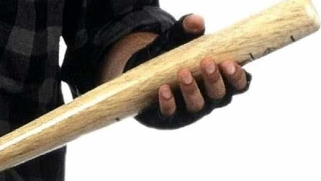 Ha usato una mazza da baseball per uccidere il vicino di casa ad Alatri, citt&agrave; nuovamente sconvolta da un orrendo crimine.
