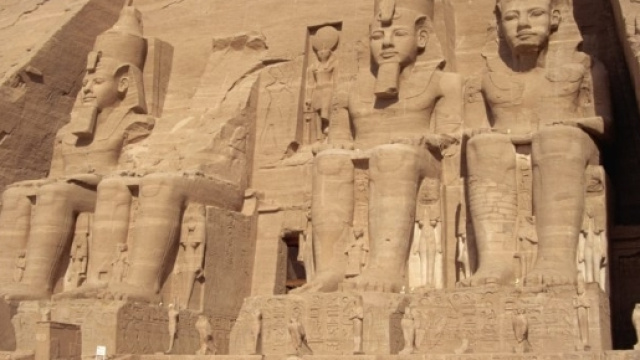un sito archeologico dell'Egitto. Si trova nel governatorato di Assuan, nell'Egitto meridionale, sulla riva occidentale del Lago Nasser