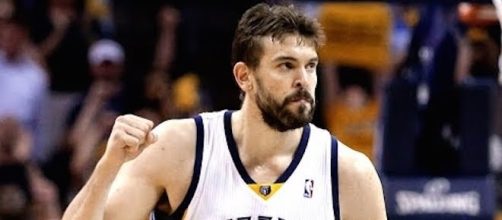 Marc Gasol led the Memphis Grizzlies with 34 points and 14 rebounds in a win over the Warriors. [Image via NBA/YouTube]