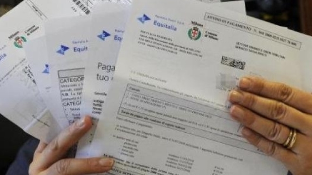 Con la rottamazione bis delle cartelle Equitalia, il governo prevede incassi per circa 1 miliardo nel 2018.Fonte:http://www.iltempo.it/