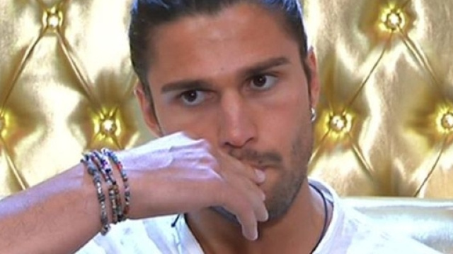 GF Vip 2: Luca Onestini ha bestemmiato
