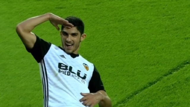 Guedes auteur d'un doubl&eacute; e d'une passe d&eacute;cisive.