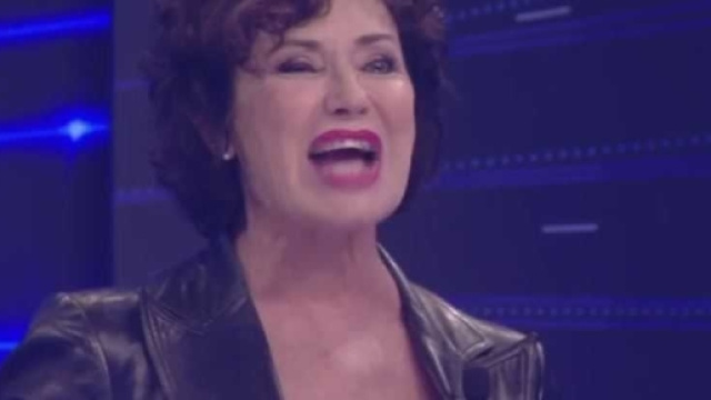Serena Grandi attacca alla giugulare Corinne Clery: "Spero non si ... - bitchyf.it