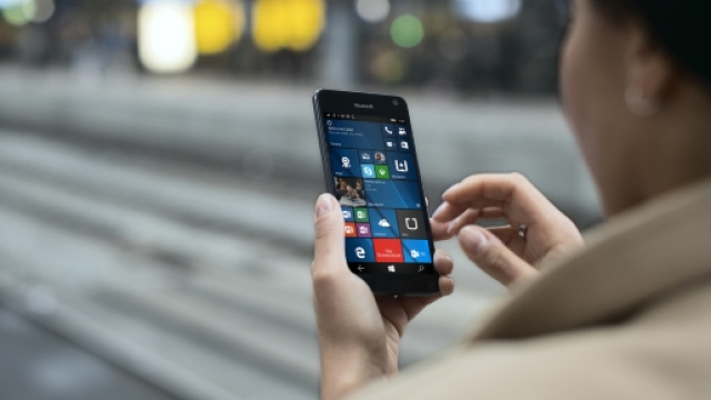 Un&rsquo;immagine di Microsoft Lumia 650, fra gli ultimi dispositivi di Windows Phone