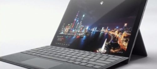 Surface Pro LTE : (Image Credit: Muhammad Irshad/ Youtube)