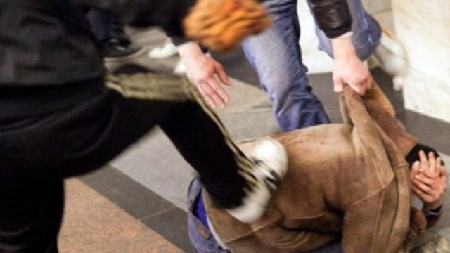 L'aggressione &egrave; avvenuta in via Barisone, centro storico di Sassari.