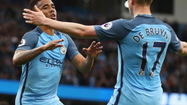 Manchester City fait un pas de plus vers le titre apr&egrave;s une nouvelle victoire en Premier League face &agrave; Burnley (3-0).