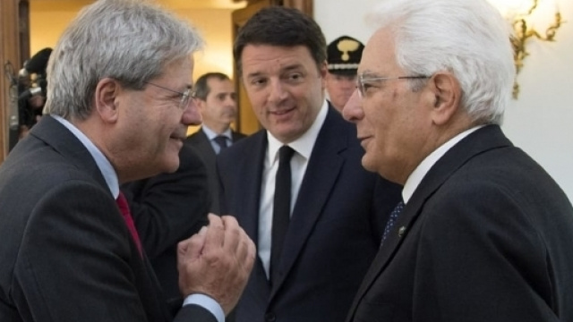 Mattarella e Gentiloni starebbero pensando di velocizzare la riconferma di Visco in Bankitalia per contrastare il piano politico di Renzi