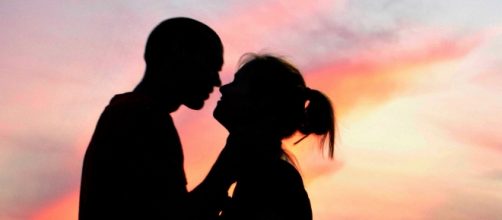 Couple in the sunset / Tammy McGary via Flickr