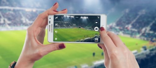 Experience the new generation Android smartphone (Image via: pexels/pixabay.com)