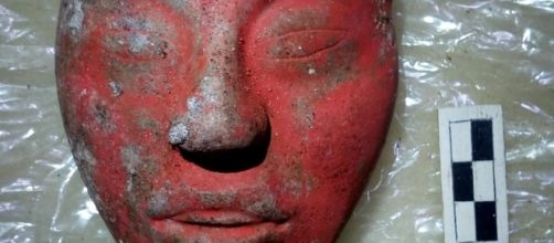 La m&aacute;scara roja de Jade encontrada