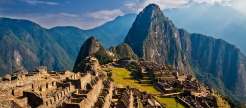 Traveling the world can connect you to some of the most beautiful places on earth. [Image Credit: Pedro Szekely/Wikimedia Commons]