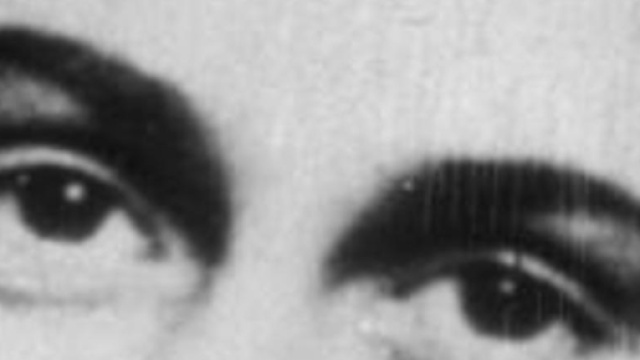 Lazio choc: adesivi in curva con la foto di Anna Frank che indossa la maglia della Roma