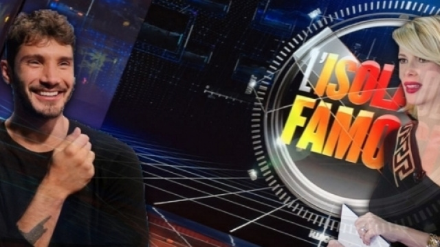 Gossip e Tv, Stefano De Martino e Daniele Bossari: chi sar&agrave; inviato dell'Isola?