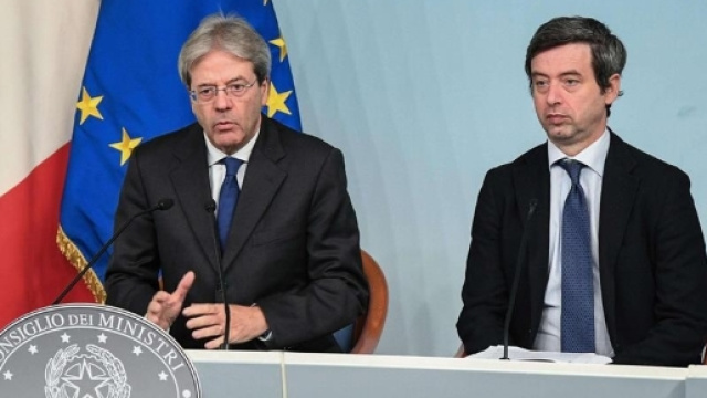 Il Presidente del Consiglio, Gentiloni, affiancato dal Ministro della Giustizia, Andrea Orlando.
