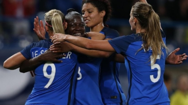 Les Bleues dominent l'Angleterre sur le fil (1-0) - Football ... - eurosport.fr
