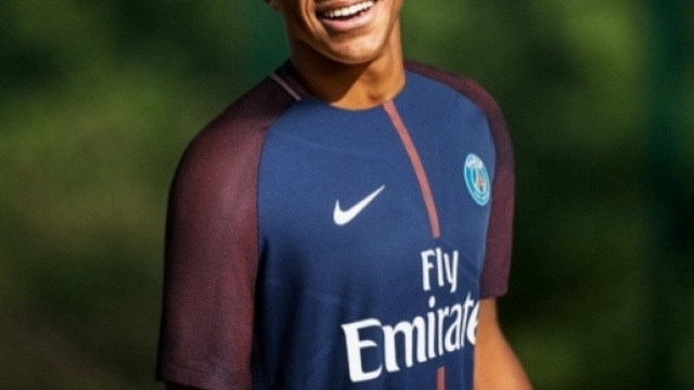 Mbapp&eacute; est-il influenc&eacute; par Neymar ? (@Mbappe).