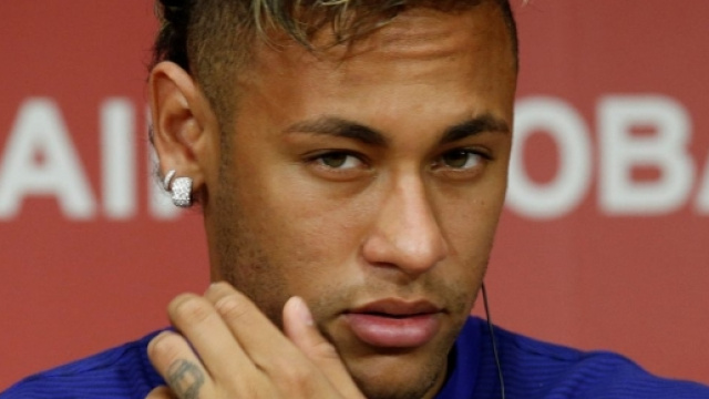 Neymar set to fly out to Qatar where he will 'discuss Paris Saint ... - mirror.co.uk