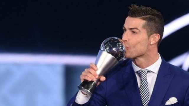Prix FIFA&nbsp;: Cristiano Ronaldo meilleur footballeur de l'ann&eacute;e