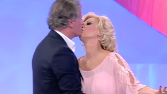 Tina bacia Giorgio! | WittyTV - Part 566276 - wittytv.it