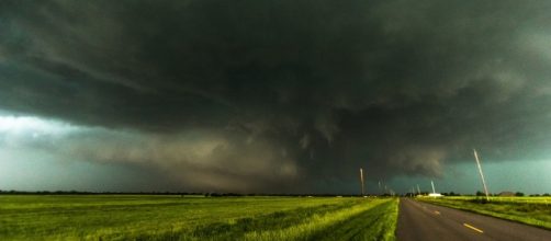 Tornado rips roof off Oklahoma casino during Beach Boys concert - image credit - Daniel Rodriguez via Flickr https://flic.kr/p/eEcWWN