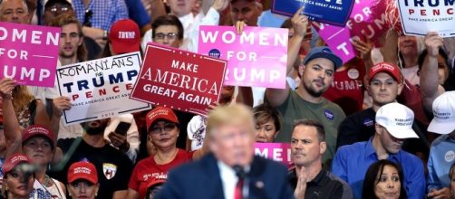 Trump speaks to his supporters. [Image via Gage Skidmore/Wikimedia Commons]