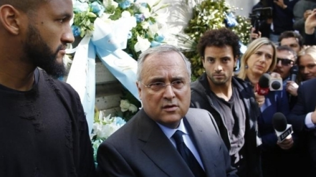 Il presidente della Lazio Claudio Lotito guida la delegazione biancoceleste in visita riparatoria alla Sinagoga di Roma dopo il caso Anna Frank