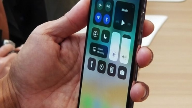 iPhone X: Apple ha deciso di abbassare la qualit&agrave; del device?- engadget.com